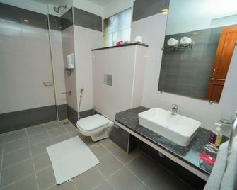 Zip by Spree Hotels Mangala International - Coimbatore - Bathroom