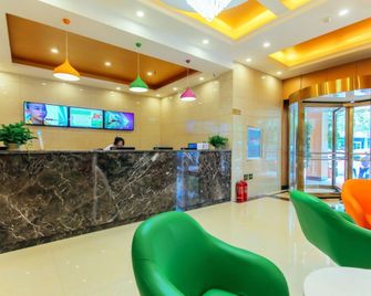 Greentree Inn Zhengzhou Zhongyuan District Huaihe Road Tongbai Road Metro Station Shell Hotel - Zhengzhou - Front desk
