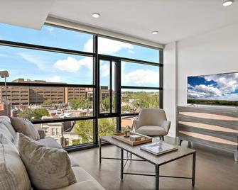 بور فوييدج شاو - واشنطن د.ك. - غرفة معيشة