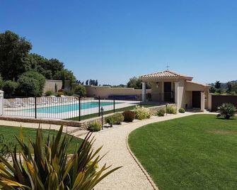 Gîte Le Castill classified 3, air-conditioned, swimming pool, 1 bedroom near Pont du Gard, Uzès - Castillon-du-Gard - Piscina