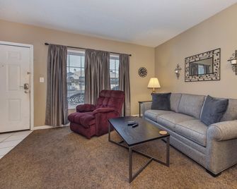 Colonial Crest Condo Unit #113 - Pigeon Forge - Living room