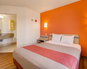 Howard Johnson by Wyndham Lemoore - Lemoore