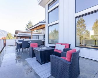 The Pods Paradise-Marina, Hot tub, Downtown - Tofino - Balcony