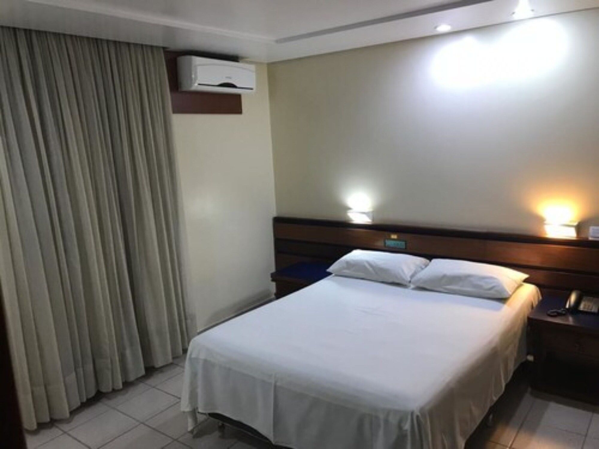 Oft Plaza Oeste Hotel - גואיאניה - חדר שינה
