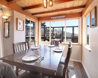 Seas The Day is located in the Village in Dillon Beach. - Dillon Beach - Dining room