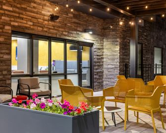 Home2 Suites by Hilton Altoona Des Moines - Altoona - Gebäude