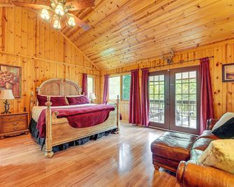 Relax Fireside! Hot Tub Haven on Table Rock Lake - Blue Eye - Bedroom