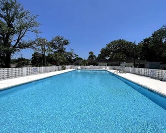 #3 'The village' awesome Studio + pool - North Myrtle Beach - Piscina