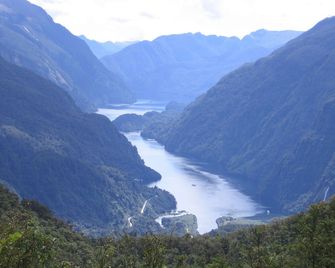 Murrells Grand View House - Manapouri