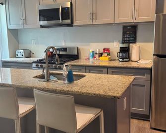 Charming 3-bedroom house with WiFi and AC in wonderful Philadelphia - فيلادلفيا - مطبخ