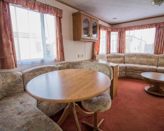6 Berth Caravan For Hire In Hunstanton By The Beach In Norfolk Ref 13002l - Hunstanton - Living room