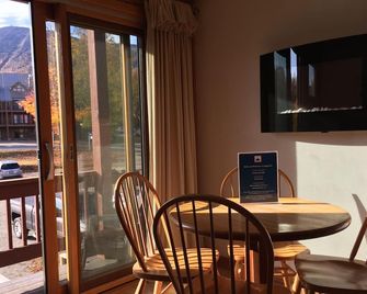 Cozy~on Lift~studio~sugarloaf Views~walk To It All! - Carrabassett Valley - Comedor