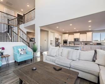 Pet Friendly Getaway! - Commerce City - Sala de estar