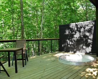 Cabin Sutton 252 - En harmonie avec la nature! - Sutton - Balcony