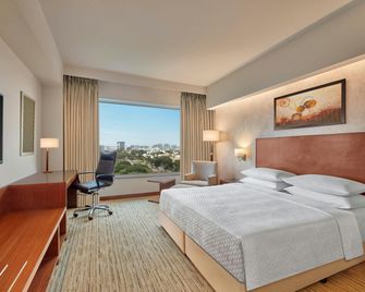 فور بوينتس بجوار شيراتون هوتل آند سيرفيسد أبارتمنتس، بيون - فلونة - غرفة نوم