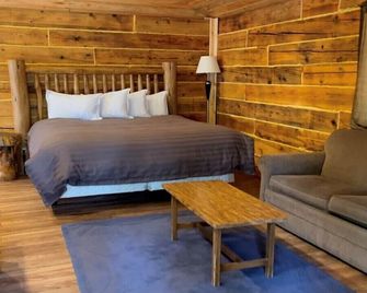David Thompson Resort - Cline River - Bedroom