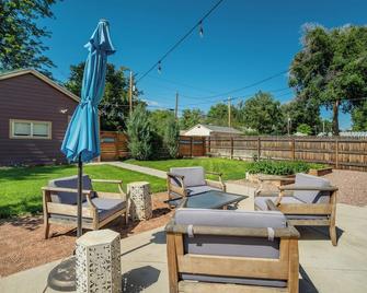 Arkansas Avenue Downtown Florence Dog-Friendly - Florence - Patio