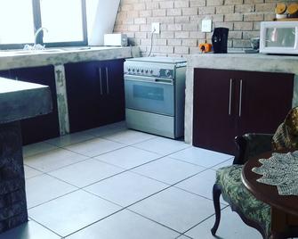 Most affordable Backpackers in Tsumeb - Tsumeb - Kitchen