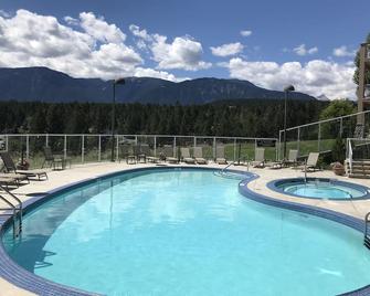 Amazing lake view, steps to Kinsmen Beach & Invermere restaurants & amenities! - Invermere - Pool