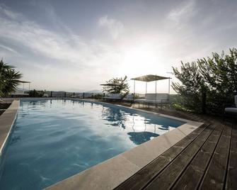 Belvilla By OYO Iperico - Acquaviva Picena - Piscina