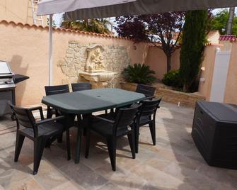 VILLA Ô Chris spacieuse, 2 Terrasses, 1 SPA, à 15 mn de Marseille, de la Côte bleu et Aix en Provence - Saint-Victoret - Patio