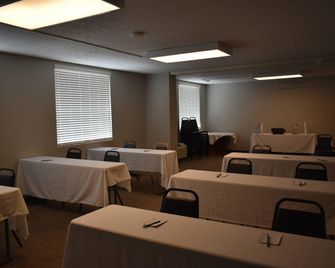 Quality Inn & Suites Garden Of The Gods - קולרדו ספרינגס - חדר ישיבות