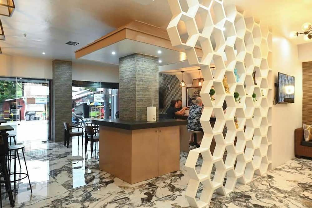 Lolita Heights Hotel - Tacloban City - Front desk