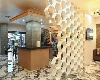 Lolita Heights Hotel - Tacloban City - Front desk