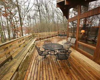 Kentucky Lake 3 BR 2 Bath Private Home W/Private Dock and pontoon rental - Benton - Patio