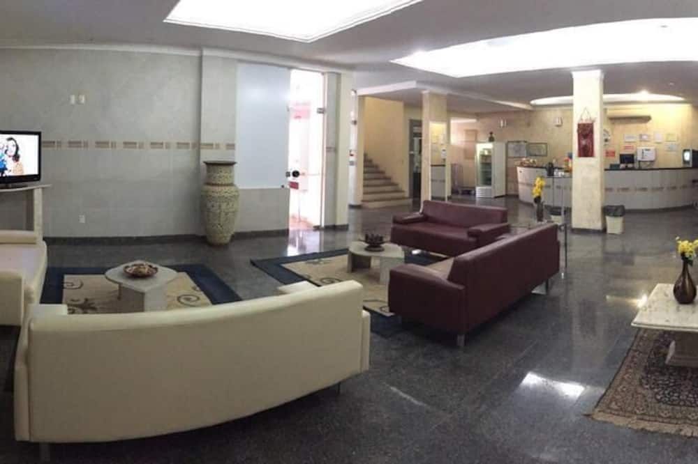 Magnus Plaza Hotel - מקאפה - לובי