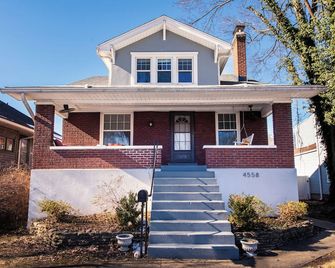 7 min to KY Derby-Sleeps 10! Fitness Room, Fully Fenced Yard - Louisville - Edificio