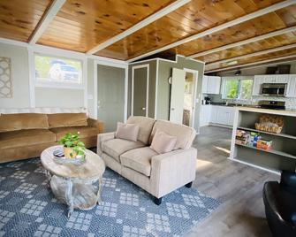 Charming Lakefront Cottage with Bird's Eye Views - North Hero - Living room