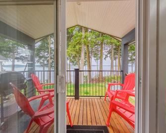 07 - Oceanside7 Cottage By The Sea at Alder Bay - Port McNeil - Balcony