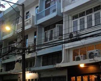 Piccolo Sukhumvit Hostel - Bangkok - Edificio