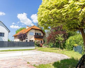 Exquisite Rooms in Shared Villa with Garden & Parking - Wien