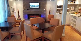 Bayside Inn & Waterfront Suites - Kingston - Dining room