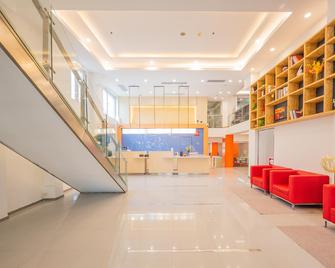 Ibis Shanghai Xujiahui Hotel - Shanghai - Lobby