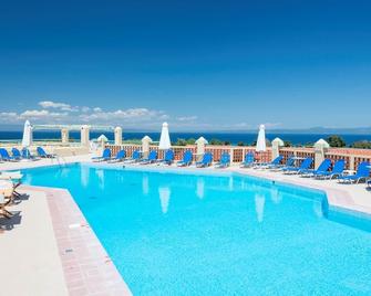 Daphne Holiday Club - Chaniotis - Zwembad