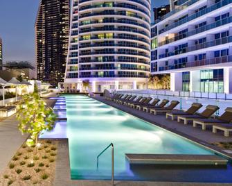 Hilton Surfers Paradise Hotel & Residences - Surfers Paradise - Piscina