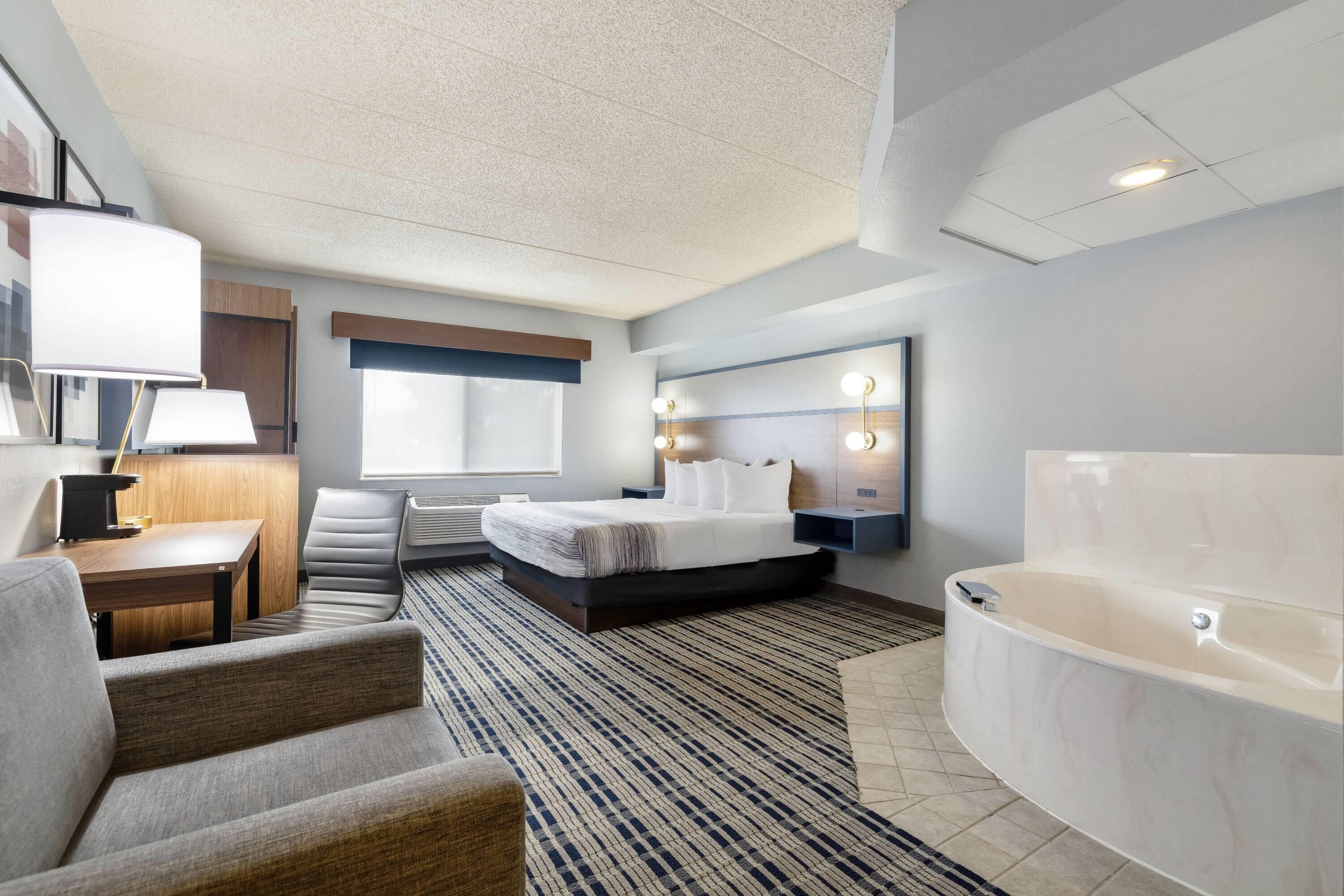 AmericInn by Wyndham Chamberlain Conference Center - Chamberlain - Bedroom