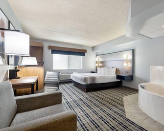 AmericInn by Wyndham Chamberlain Conference Center - Chamberlain - Bedroom