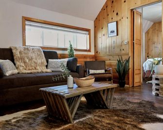 Lake Front Cabins - June Lake - Obývací pokoj