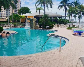 Lovers Key Resort by Check In Vacation Rentals - פורט מאיירס ביץ' - בריכה