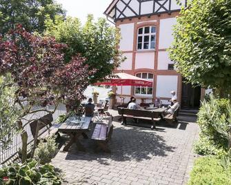 Gasthaus Hotel Pfeifferling - Wolfhagen - Innenhof