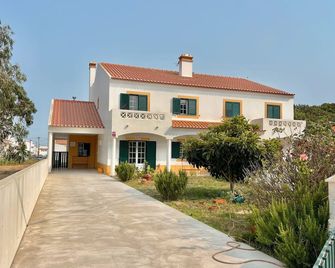 Casa Nelson e Esperanca - Vila Nova de Milfontes - Edificio