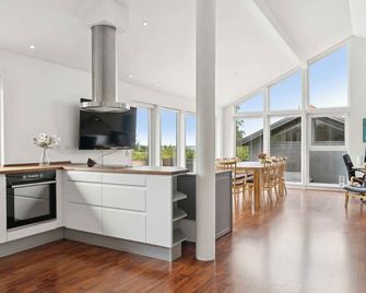 Enjoy fjord views, peace and space - Holbæk - Kitchen