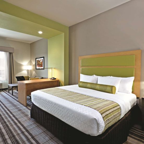 Bedroom view of La Quinta Inn & Suites by Wyndham Paducah