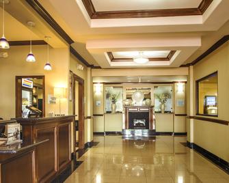 Holiday Inn Express & Suites Waller - Prairie View - Waller - Front desk