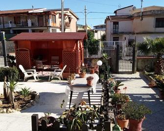 B&B Terra Del Sole - San Leone - Patio