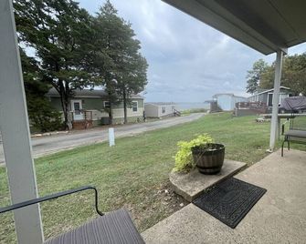 Quaint cabin at Little Mineral Marina: Cabin 4 - Pottsboro - Balcón